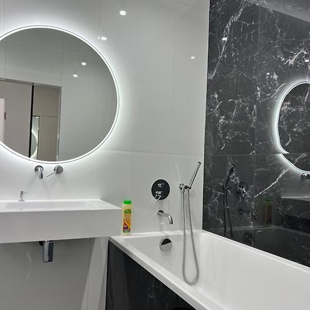 Віп Апартаменти В Районі Автовокзалужк Great House,Жк Арена,Поблизу Обласноі Лікарні 罗夫诺 外观 照片